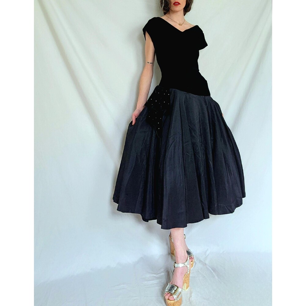 1940s Vintage Black Velvet Taffeta Evening Gown: Full Circle Skirt, Women's L